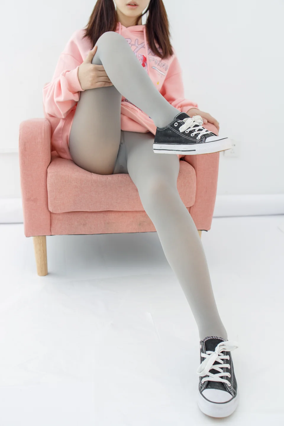 森萝财团_小夜_No_002_内部017_真空灰丝80D_137P,1V_5_01GBP tg@simisebaisi 【丝足阁】039.webp